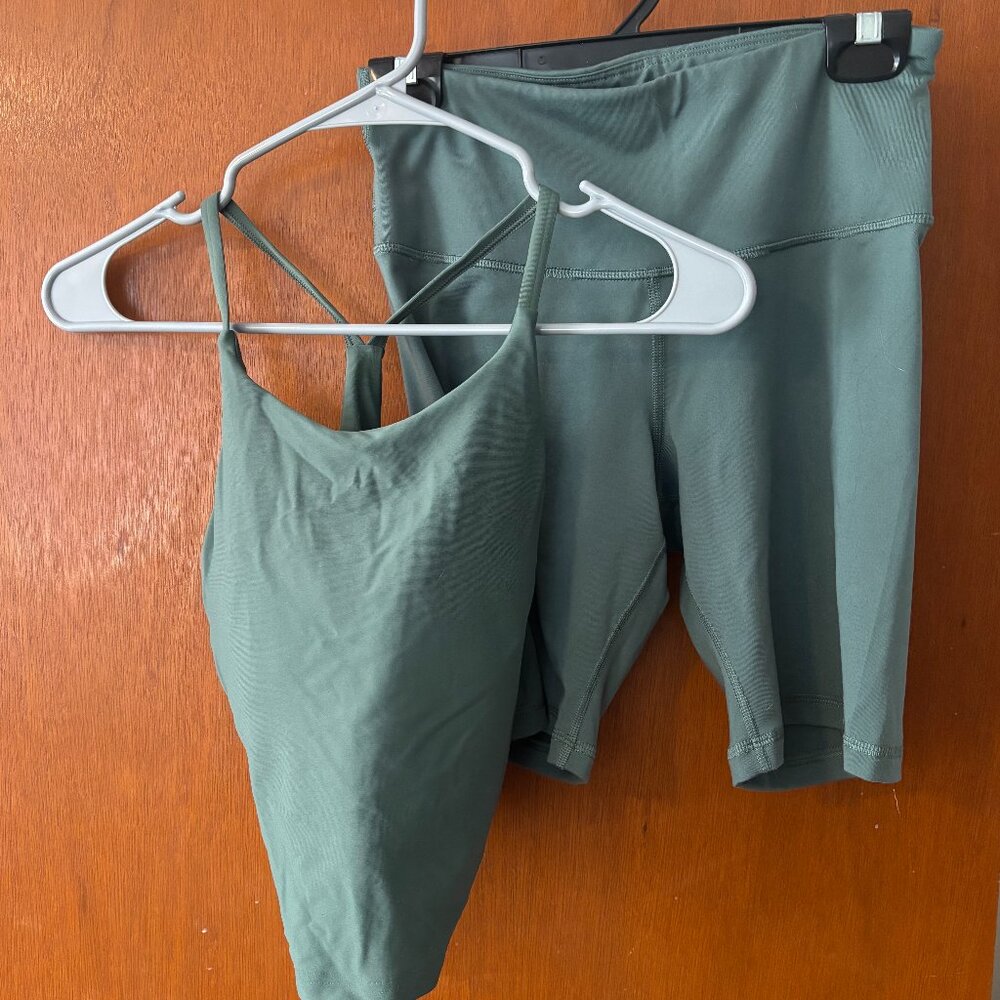 Old Navy Active Light Support PowerSoft Longline Sports Bra and Bike Shorts Set